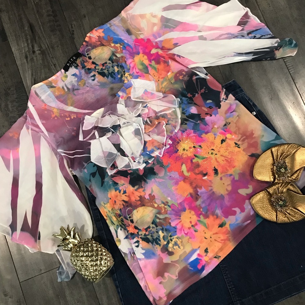 Beautiful B.L.E.U. Top - vibrant and flattering!